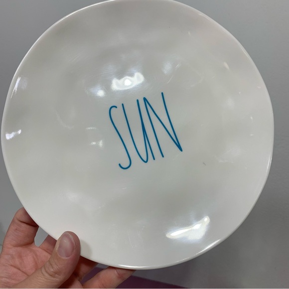 Rae Dunn Set of 4 MELAMINE PLASTIC SUMMER DINNER PLATES calm beach relax sun - Picture 2 of 8